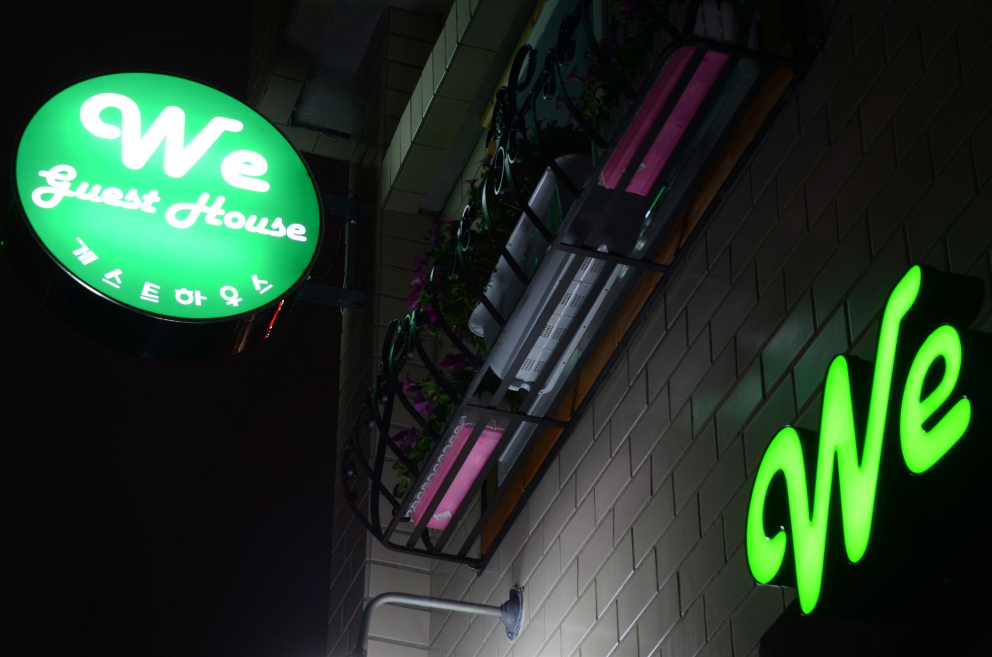 We Guesthouse Busan Esterno foto